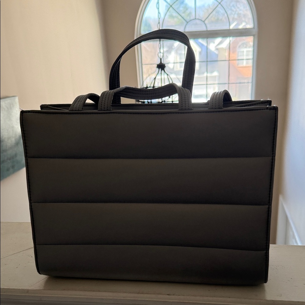 Elegant Cream Tote Bag - Picture 6 of 8
